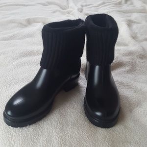 Tommy Hilfiger rain/snow boots.